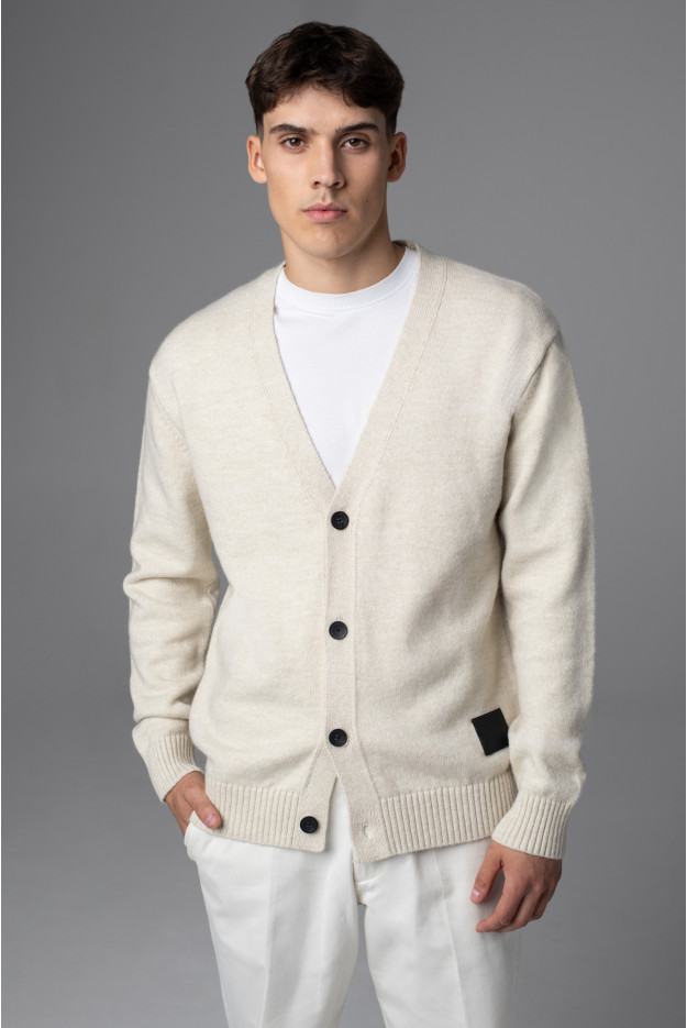 SWETER UN:KORDIN ROZPINANY ECRU Z BAWEŁNĄ
