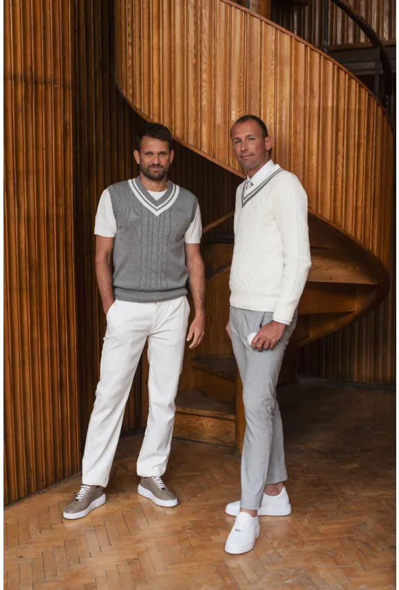 SWETER TENNIS CLUB 109 Z DEKOLTEM TYPU SEREK SZARY Z BAWEŁNĄ