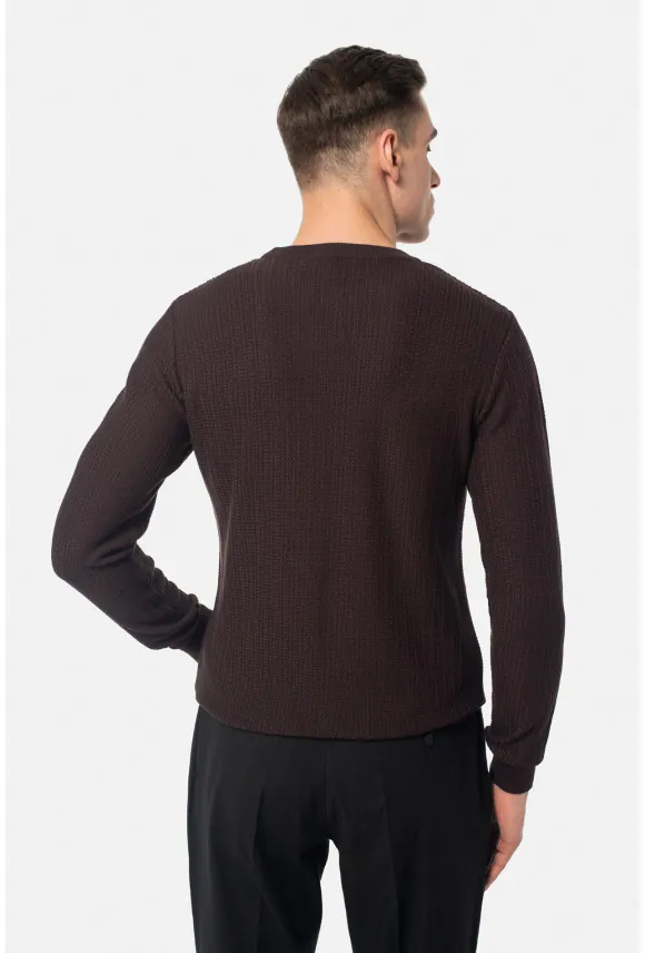 SWETER SATRAL Z OKRĄGŁYM DEKOLTEM BRĄZOWY Z WISKOZY