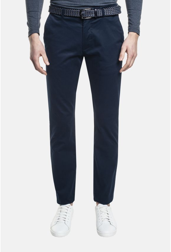 Jaka koszula do niebieskich spodni?