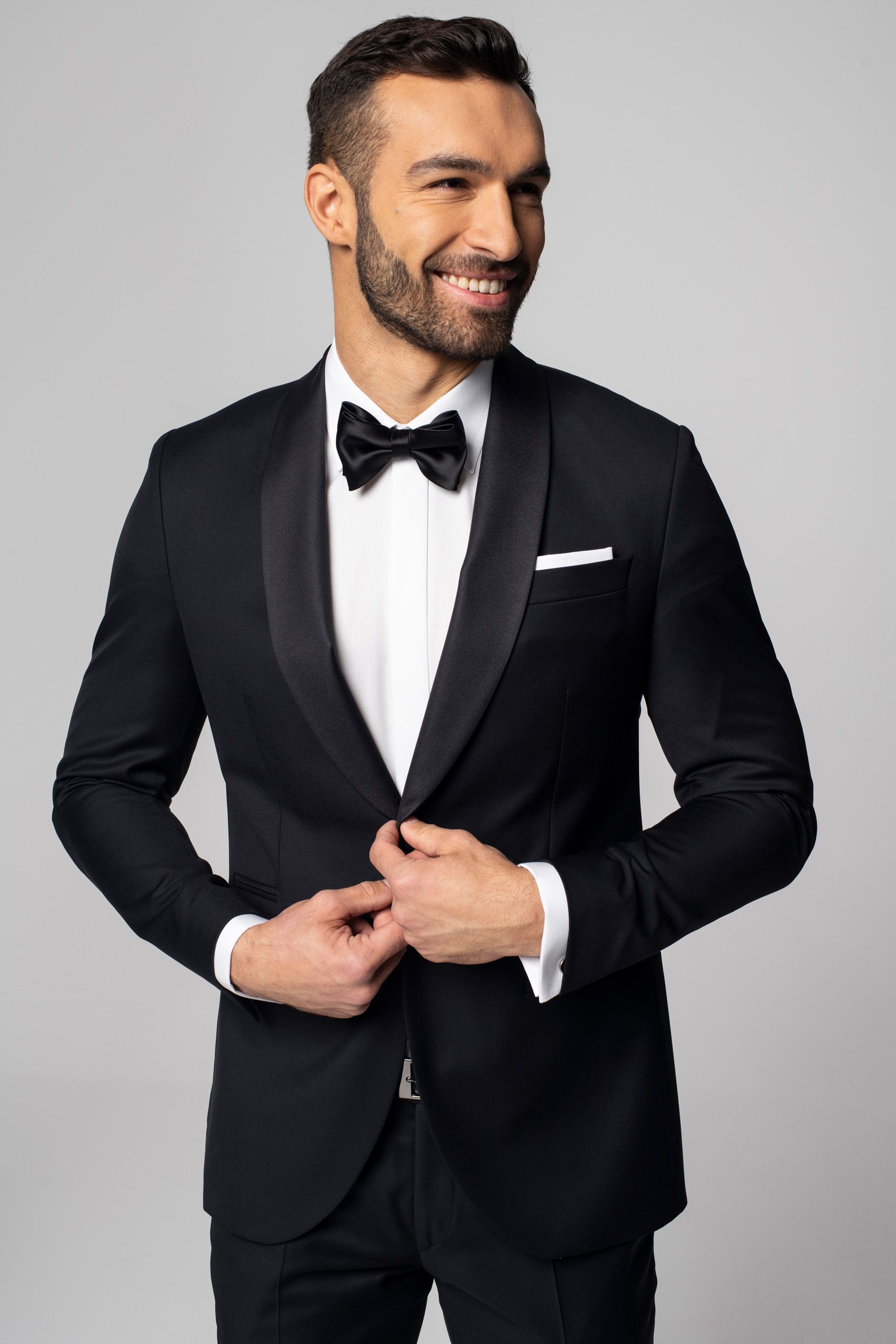 Kozerka w garniturze męskim