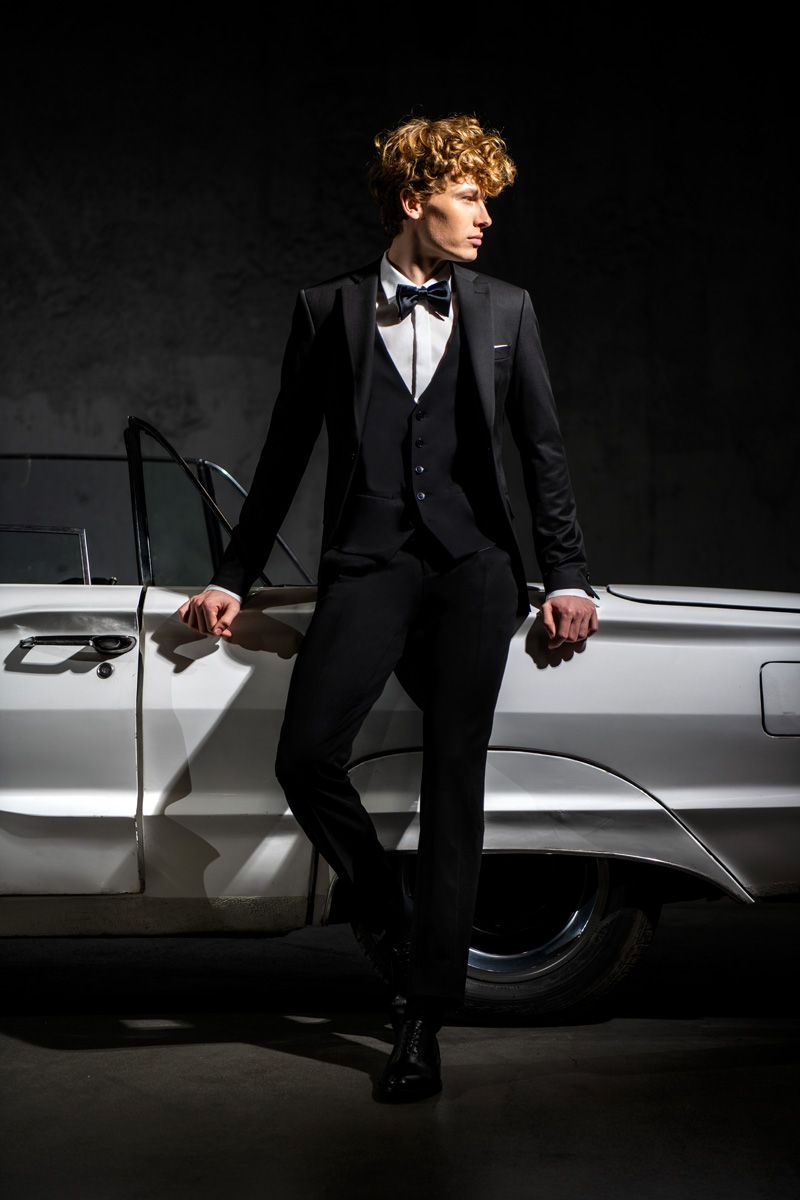 Czarny garnitur na ślub