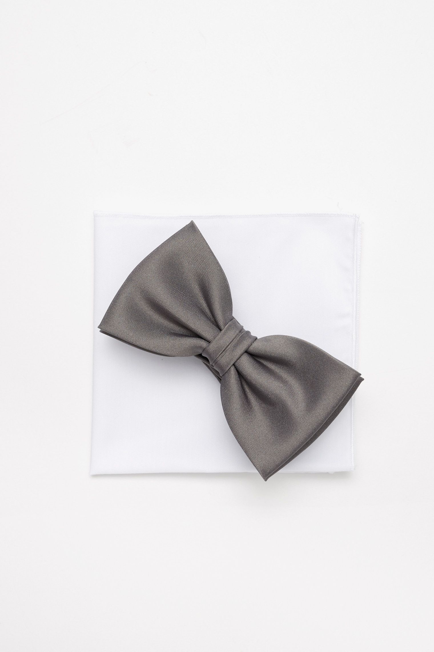 Jaka mucha męska dla pana młodego?