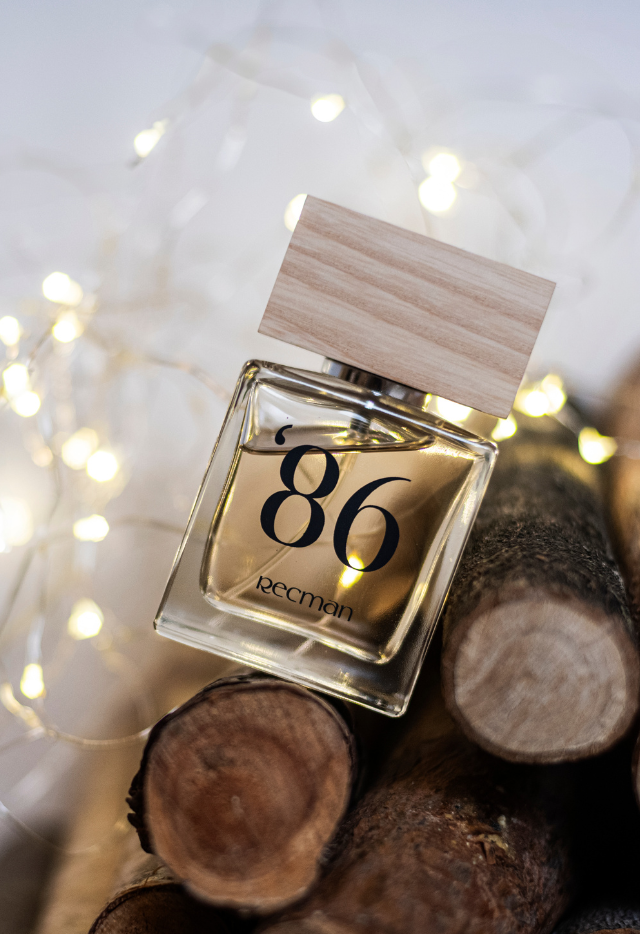 <span style='font-size: 1.9rem;overflow-wrap: inherit;'>PERFUMY</span>