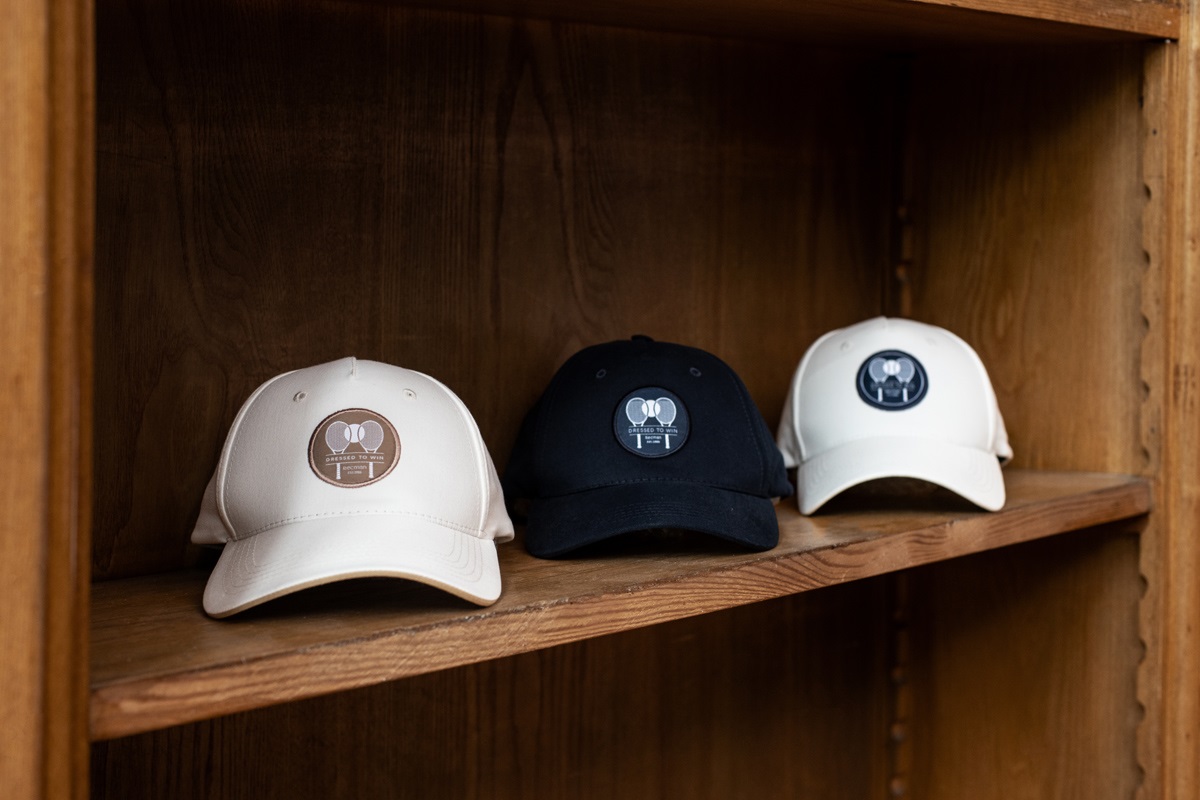 Jak nosić czapkę z daszkiem?